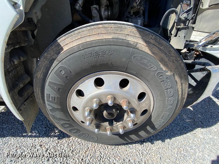 image for item HE9871 2008 Kenworth T270  service truck with crane