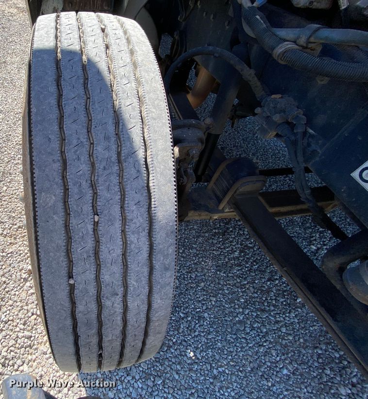 image for item HE9871 2008 Kenworth T270  service truck with crane