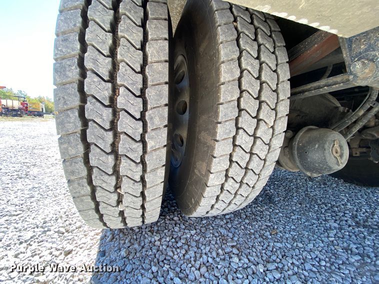 image for item HE9871 2008 Kenworth T270  service truck with crane