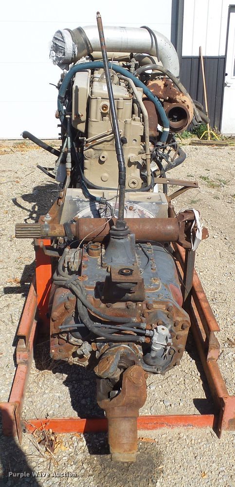 image for item HF9670 Cummins NTC-300 six cylinder diesel engine