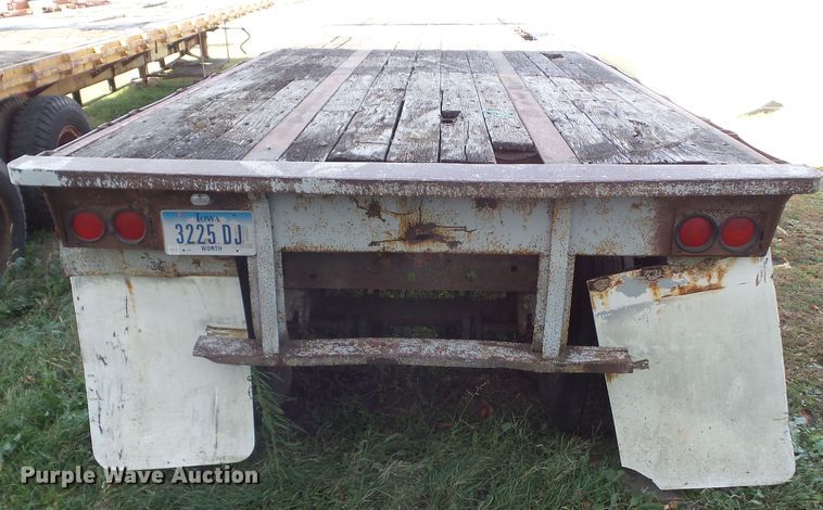 image for item HF9696 1985 Trailmobile F71T-6CAJ flatbed trailer