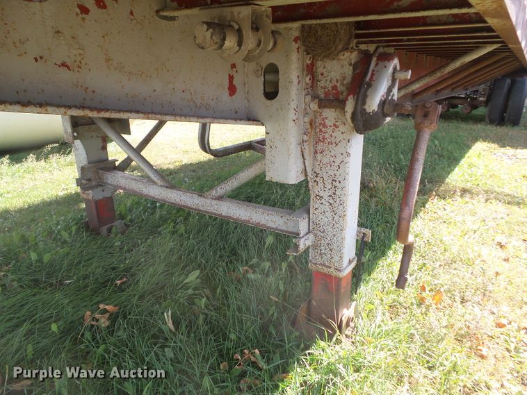 image for item HF9696 1985 Trailmobile F71T-6CAJ flatbed trailer