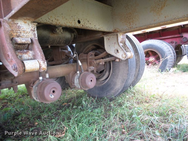 image for item HF9696 1985 Trailmobile F71T-6CAJ flatbed trailer