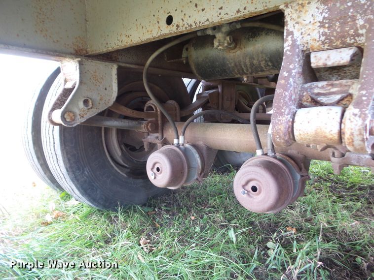 image for item HF9696 1985 Trailmobile F71T-6CAJ flatbed trailer