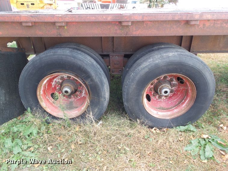 image for item HF9696 1985 Trailmobile F71T-6CAJ flatbed trailer