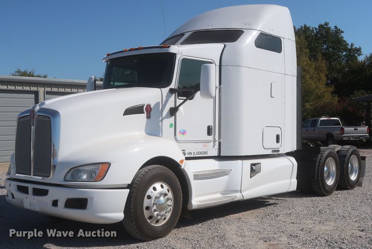 image for item HJ9472 2012 Kenworth T660  semi truck