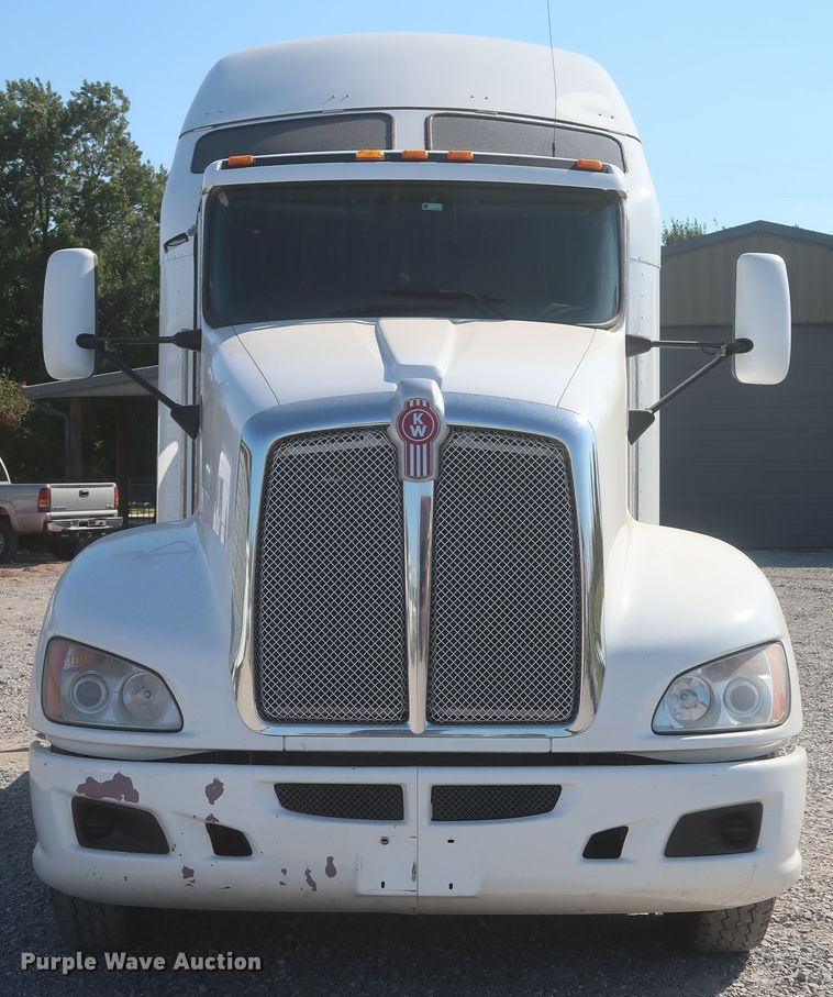 image for item HJ9472 2012 Kenworth T660  semi truck