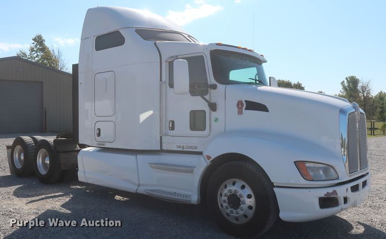 image for item HJ9472 2012 Kenworth T660  semi truck