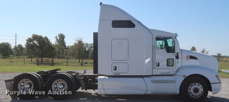 image for item HJ9472 2012 Kenworth T660  semi truck