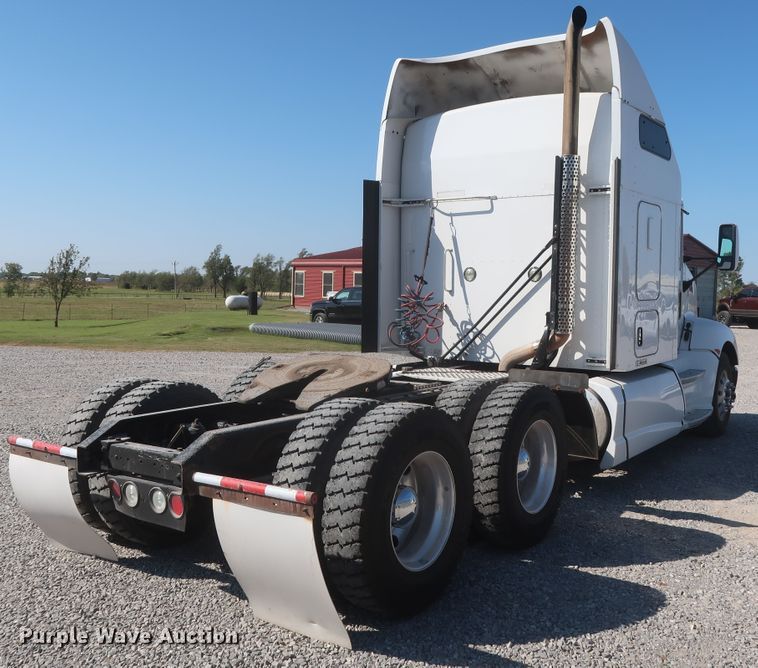 image for item HJ9472 2012 Kenworth T660  semi truck