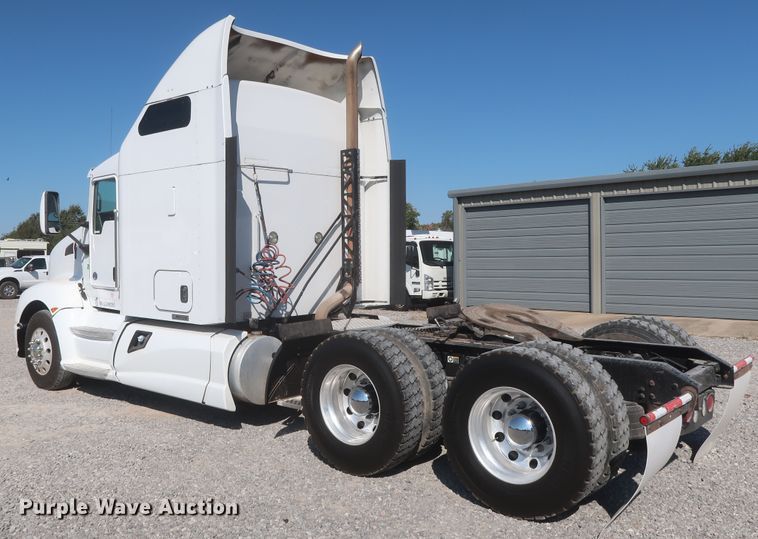 image for item HJ9472 2012 Kenworth T660  semi truck