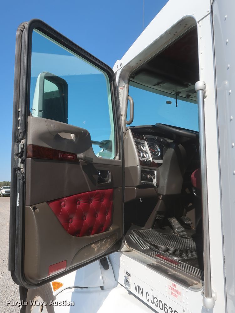 image for item HJ9472 2012 Kenworth T660  semi truck