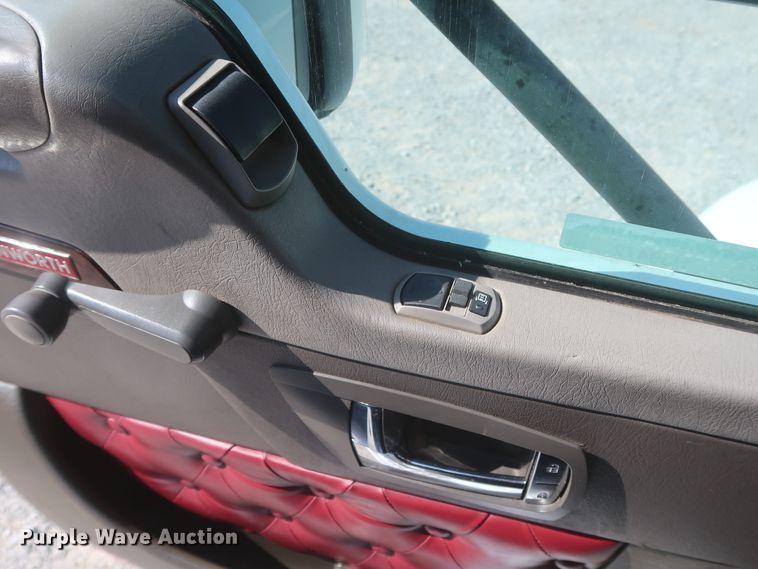 image for item HJ9472 2012 Kenworth T660  semi truck