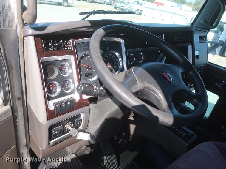 image for item HJ9472 2012 Kenworth T660  semi truck