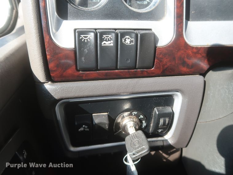 image for item HJ9472 2012 Kenworth T660  semi truck