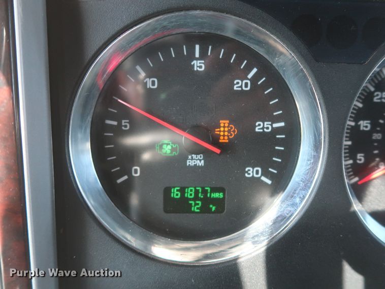 image for item HJ9472 2012 Kenworth T660  semi truck