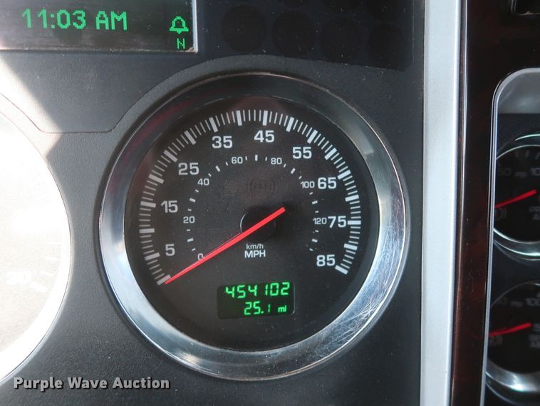 image for item HJ9472 2012 Kenworth T660  semi truck