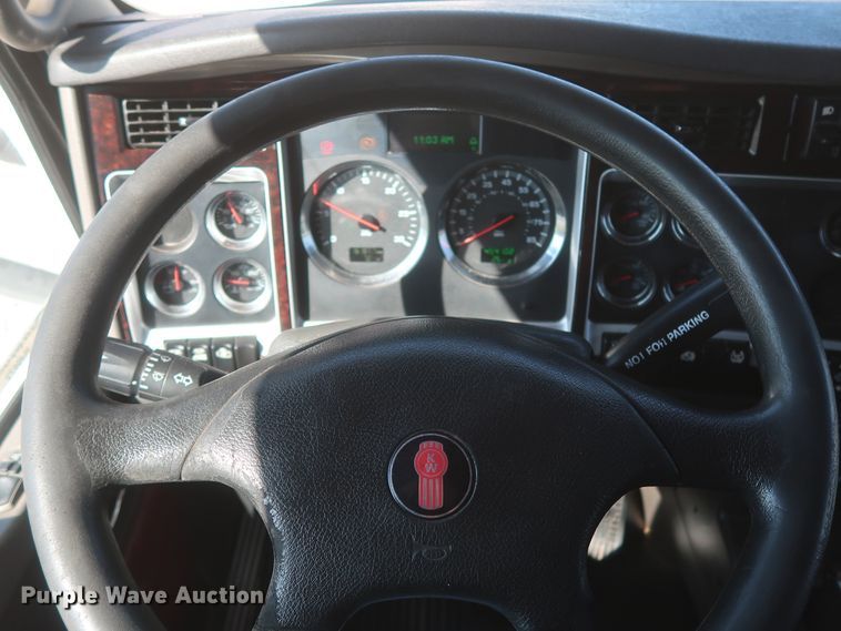 image for item HJ9472 2012 Kenworth T660  semi truck