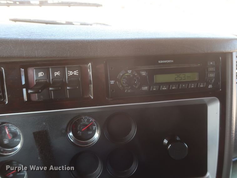 image for item HJ9472 2012 Kenworth T660  semi truck