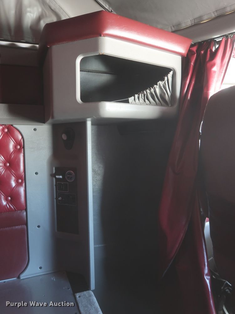 image for item HJ9472 2012 Kenworth T660  semi truck