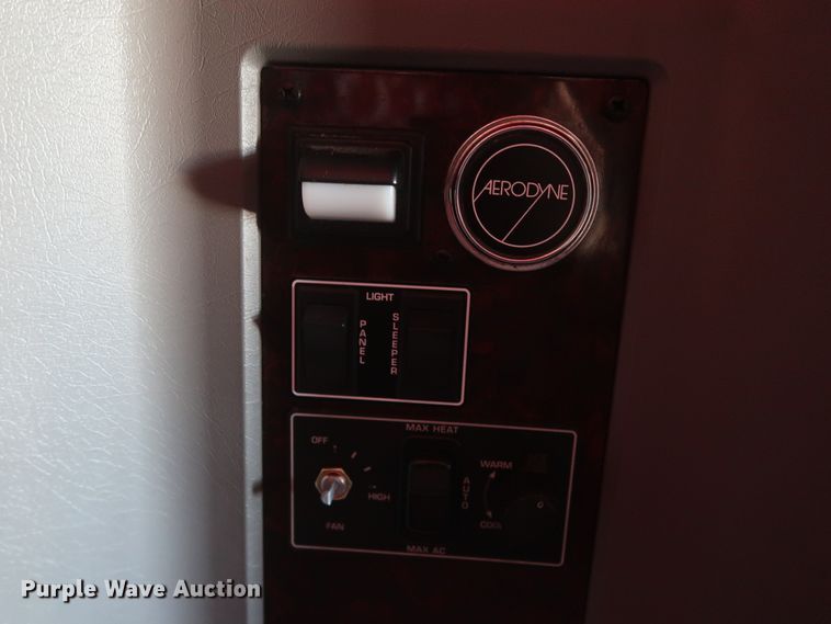 image for item HJ9472 2012 Kenworth T660  semi truck