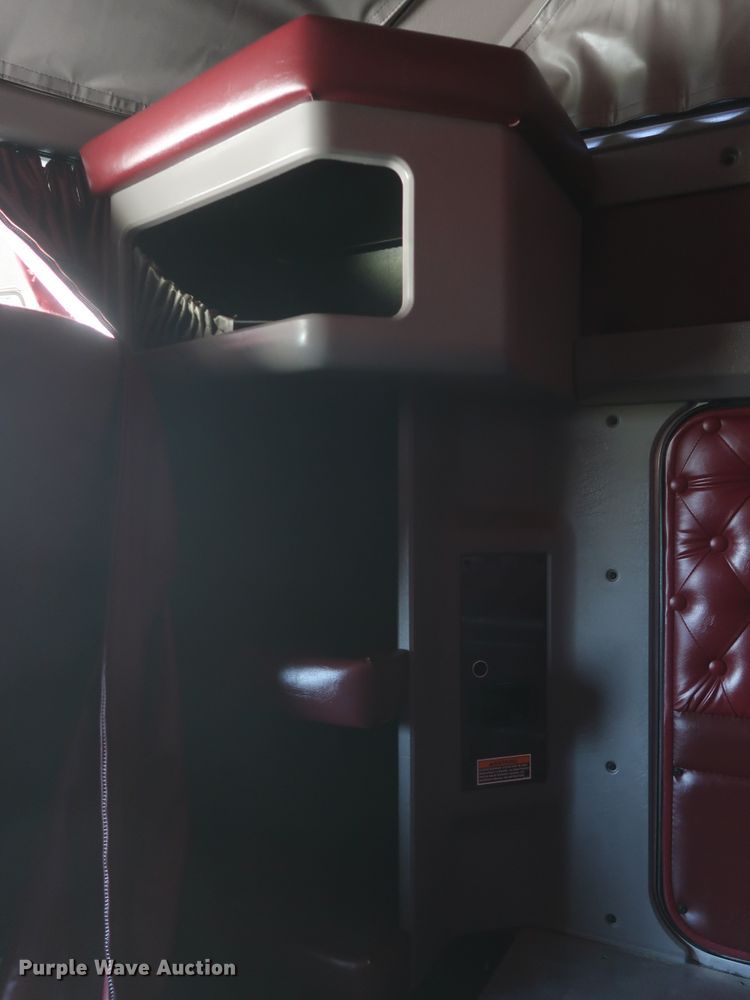 image for item HJ9472 2012 Kenworth T660  semi truck