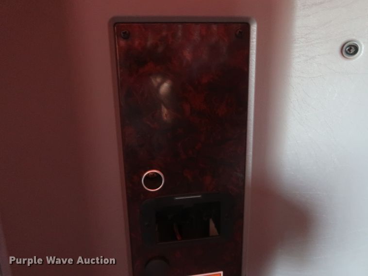 image for item HJ9472 2012 Kenworth T660  semi truck