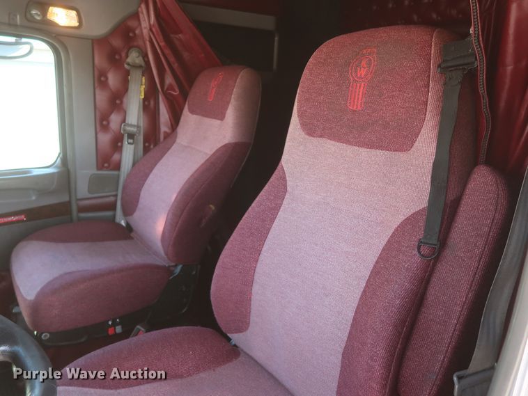 image for item HJ9472 2012 Kenworth T660  semi truck