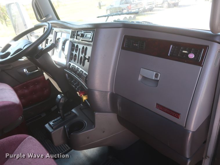 image for item HJ9472 2012 Kenworth T660  semi truck