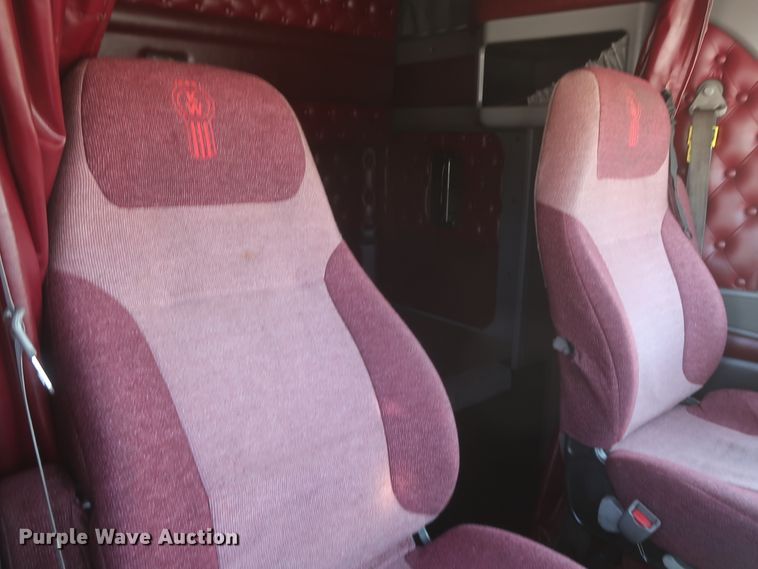 image for item HJ9472 2012 Kenworth T660  semi truck