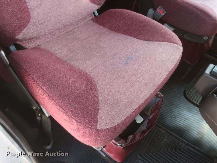 image for item HJ9472 2012 Kenworth T660  semi truck