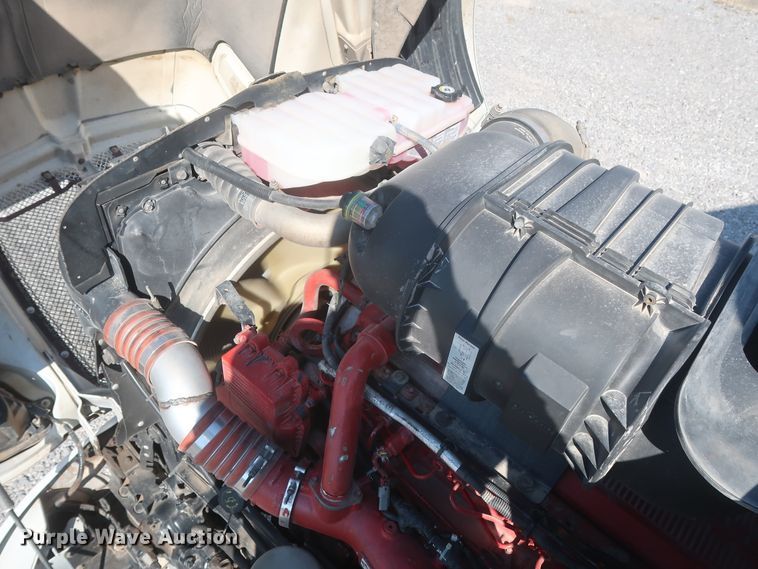 image for item HJ9472 2012 Kenworth T660  semi truck