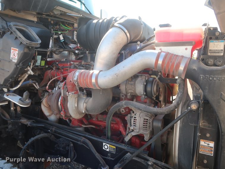 image for item HJ9472 2012 Kenworth T660  semi truck