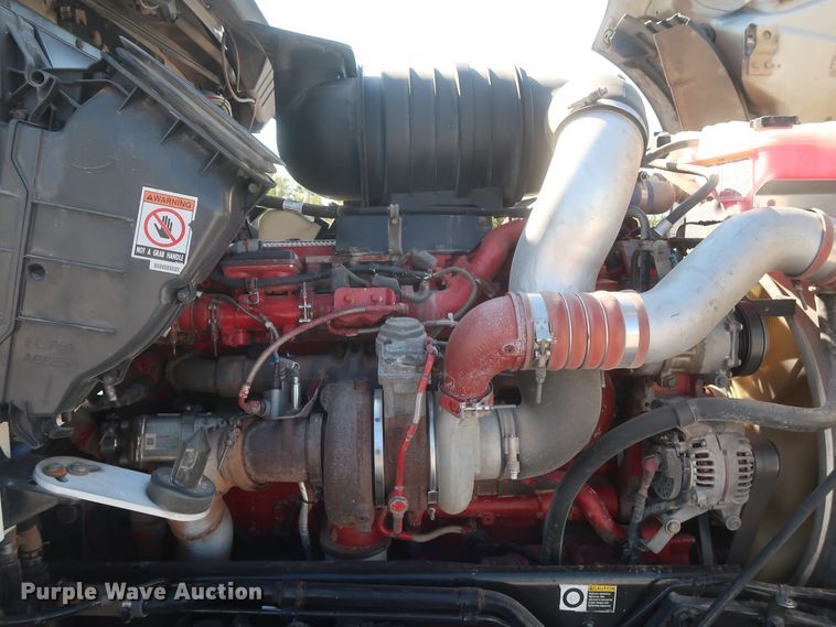 image for item HJ9472 2012 Kenworth T660  semi truck