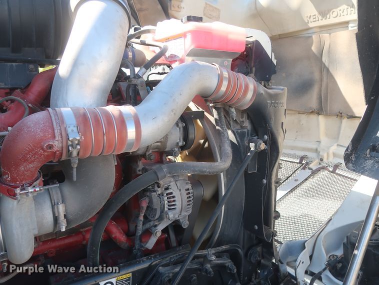 image for item HJ9472 2012 Kenworth T660  semi truck