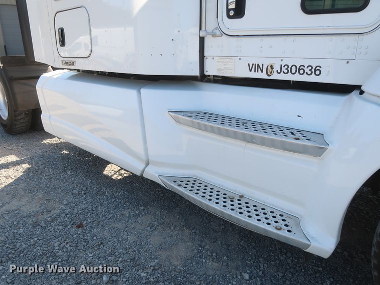 image for item HJ9472 2012 Kenworth T660  semi truck