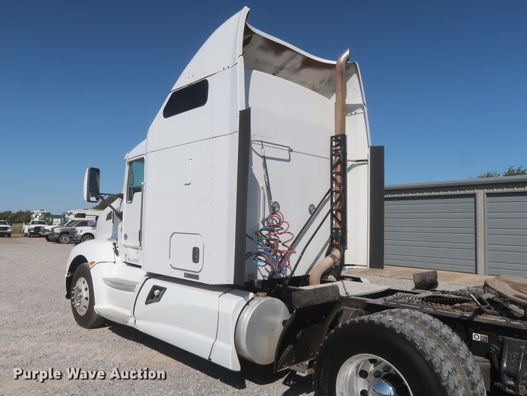 image for item HJ9472 2012 Kenworth T660  semi truck