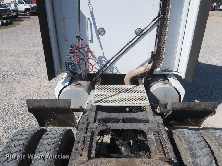 image for item HJ9472 2012 Kenworth T660  semi truck