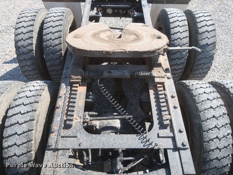 image for item HJ9472 2012 Kenworth T660  semi truck