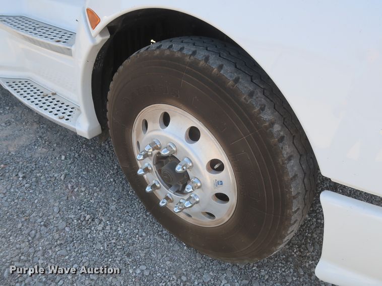 image for item HJ9472 2012 Kenworth T660  semi truck