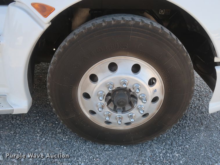 image for item HJ9472 2012 Kenworth T660  semi truck