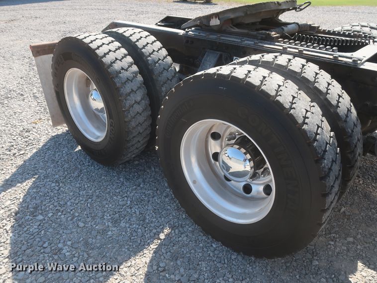 image for item HJ9472 2012 Kenworth T660  semi truck