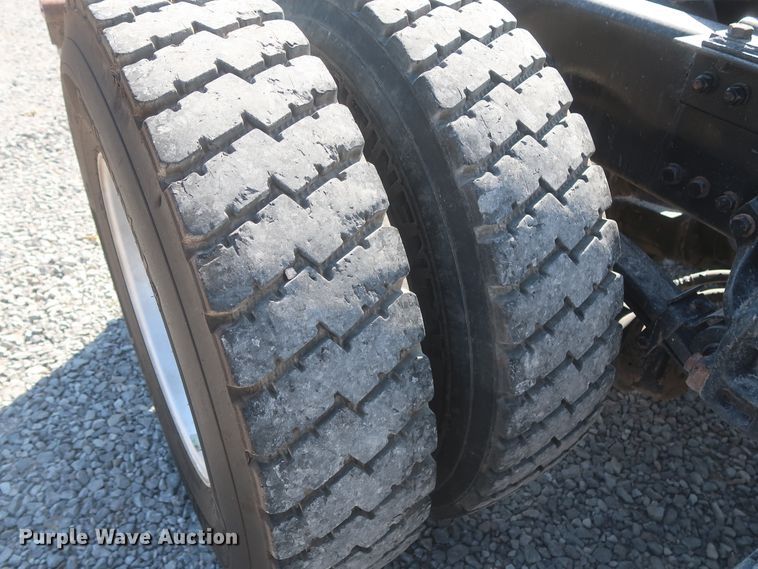 image for item HJ9472 2012 Kenworth T660  semi truck