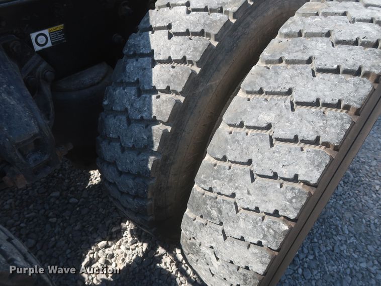 image for item HJ9472 2012 Kenworth T660  semi truck