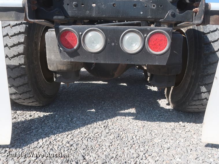 image for item HJ9472 2012 Kenworth T660  semi truck