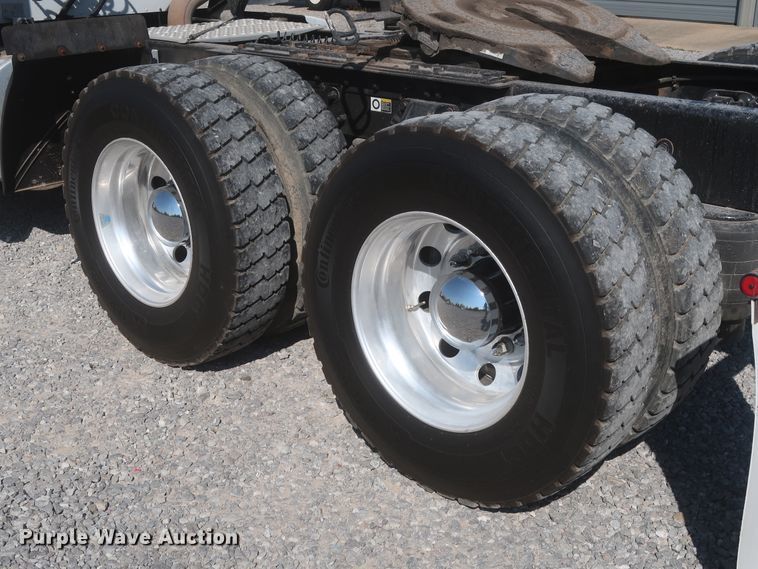 image for item HJ9472 2012 Kenworth T660  semi truck