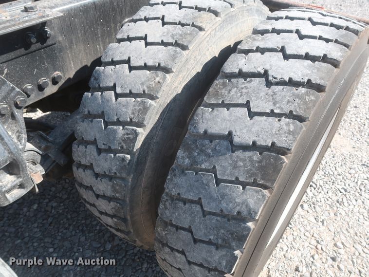 image for item HJ9472 2012 Kenworth T660  semi truck