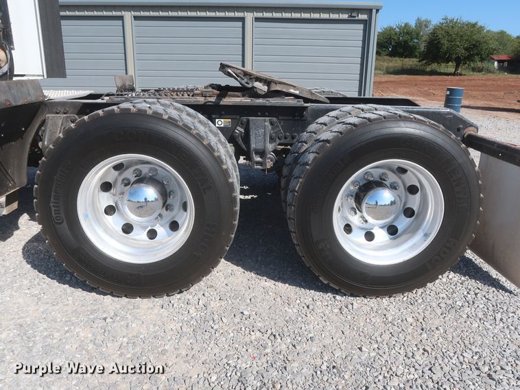 image for item HJ9472 2012 Kenworth T660  semi truck