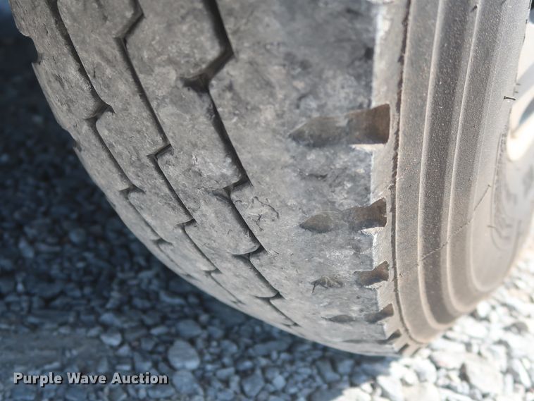 image for item HJ9472 2012 Kenworth T660  semi truck