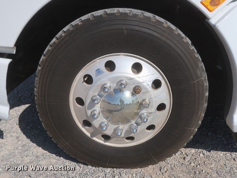 image for item HJ9472 2012 Kenworth T660  semi truck